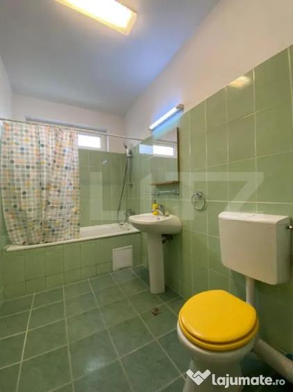 Apartament cu 3 camere semidecomandat în Câmpului