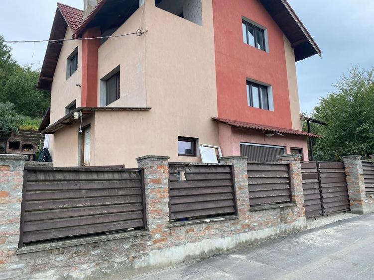 Casă cu 4 camere în Central