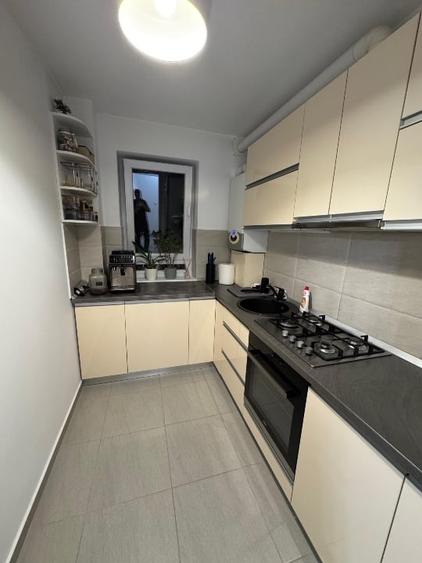 Apartament cu 2 camere decomandat, mobilat în Tractorul