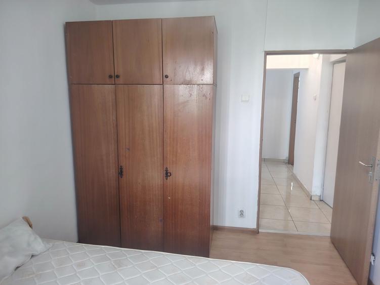 Apartament cu 3 camere decomandat, mobilat în Dristor