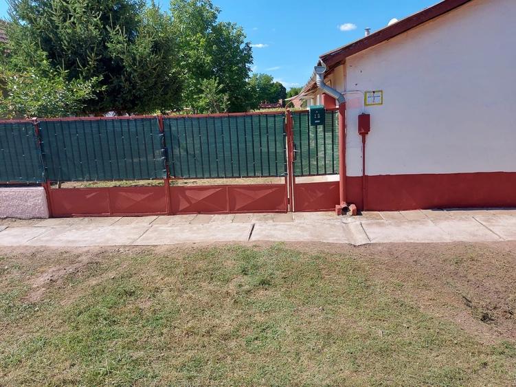 Casă cu 2 camere în Iratoșu