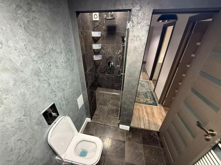 Apartament cu 3 camere decomandat în E3
