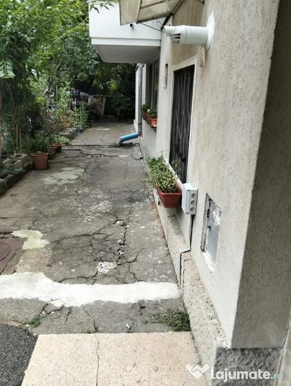 Apartament cu 3 camere decomandat în Primăverii