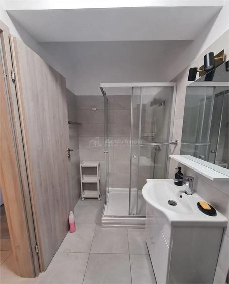 Apartament cu 2 camere semidecomandat în Berceni