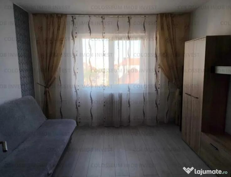 Garsonieră decomandată în Tractorul