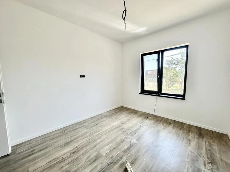 Casă cu 3 camere cu Teren 332 Mp în Albina