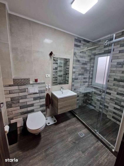 Casă cu 5 camere decomandat cu Teren 325 Mp în Dumbrăvița