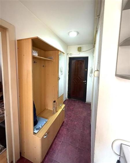 Apartament cu 2 camere nedecomandat, mobilat în Decebal