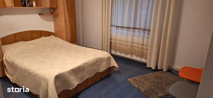 Casă cu 5 camere cu Teren 1150 Mp în Central