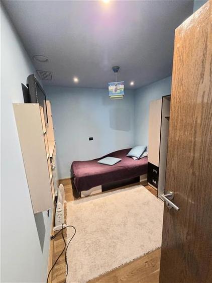 Apartament cu 3 camere semidecomandat, mobilat în Faleza Nord