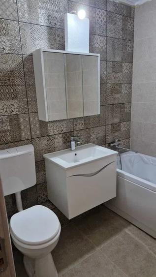 Apartament cu 3 camere decomandat, mobilat în Păcii