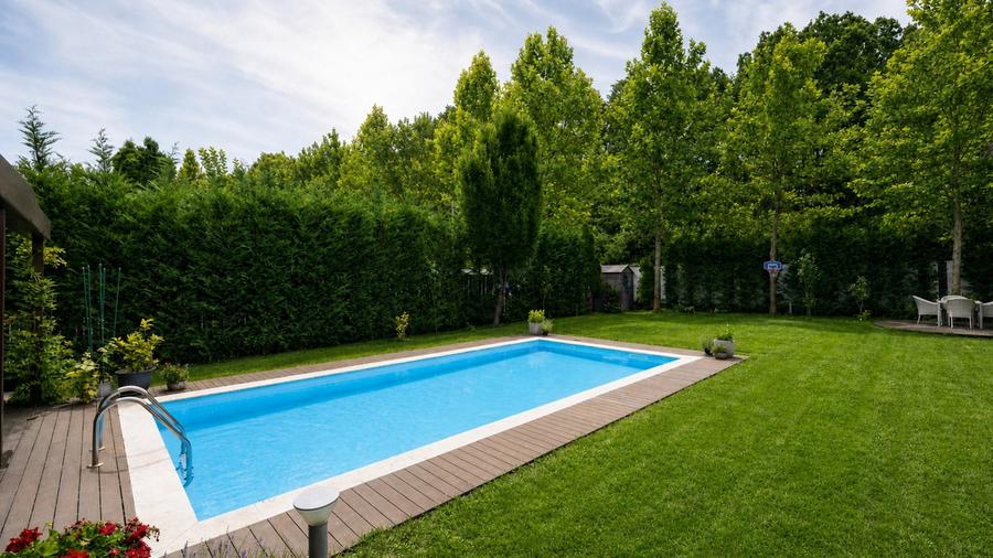 Casă individuală cu 9 camere cu Teren 1300 Mp în Pipera