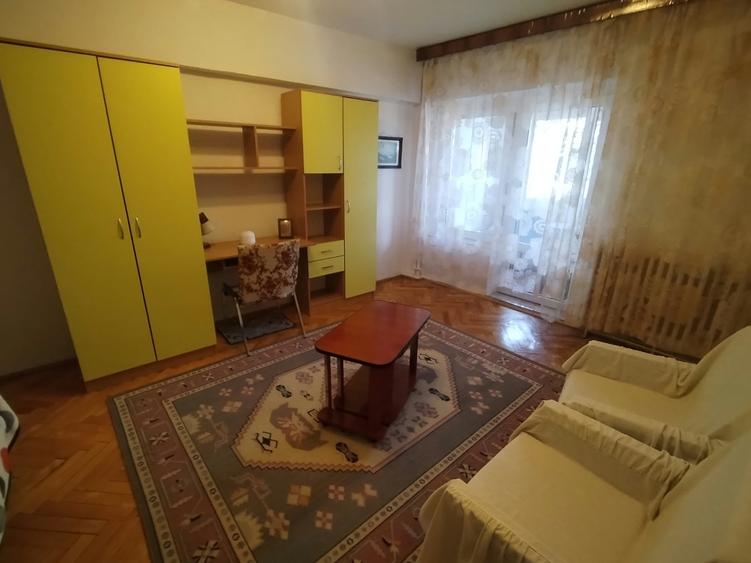 Apartament cu 2 camere decomandat în Centru Civic