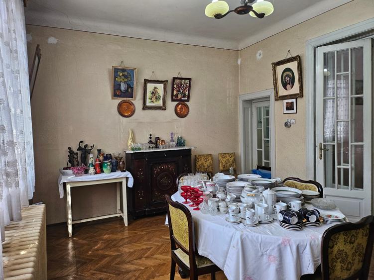 Apartament cu 3 camere semidecomandat în Știrbei Vodă