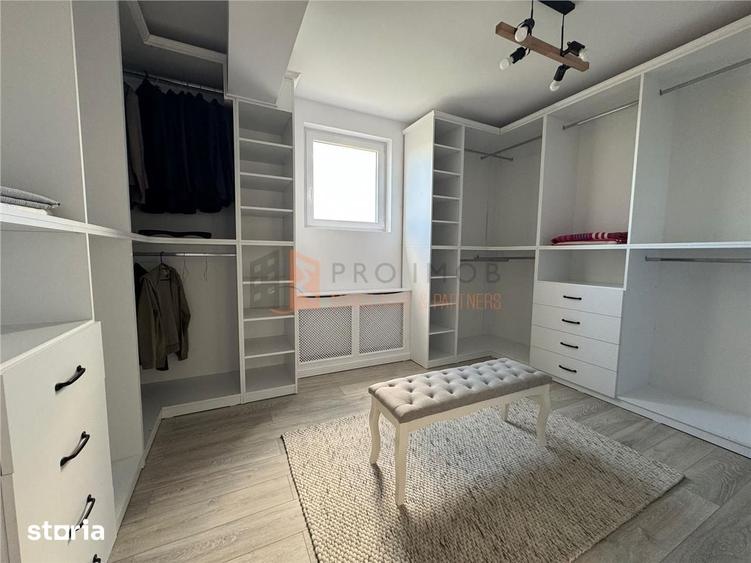 Casă cu 6 camere decomandat cu Teren 702 Mp în Vadu Pașii
