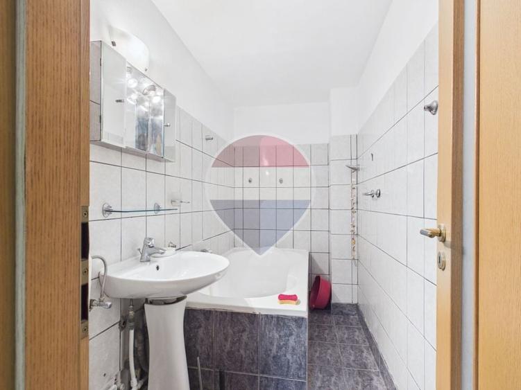 Apartament cu 3 camere decomandat în 13 Septembrie