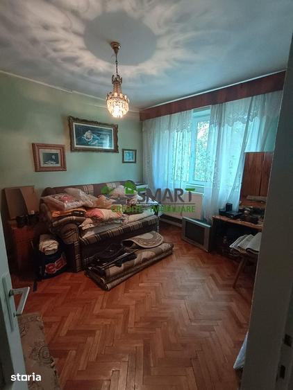 Apartament cu 3 camere semidecomandat în Valea Roșie