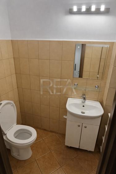 Apartament cu 3 camere semidecomandat, mobilat în Titan