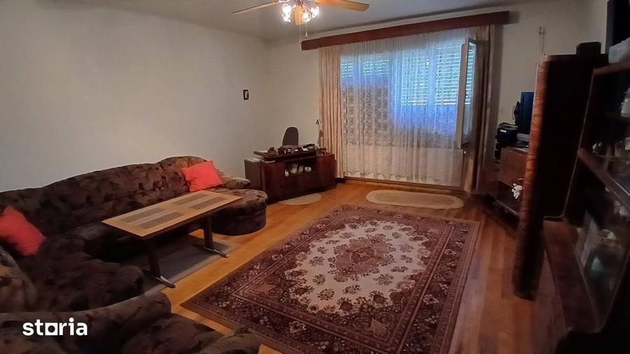 Casă cu 3 camere cu Teren 1442 Mp în Central