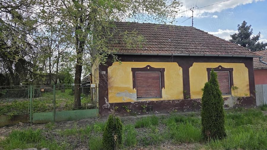 Casă cu 3 camere cu Teren 1770 Mp în Central