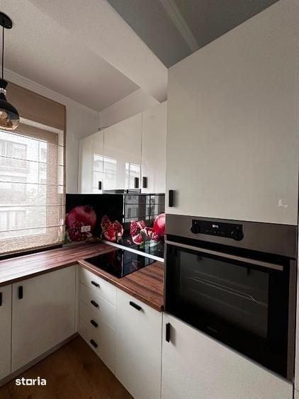 Apartament cu 3 camere semidecomandat în Grivița