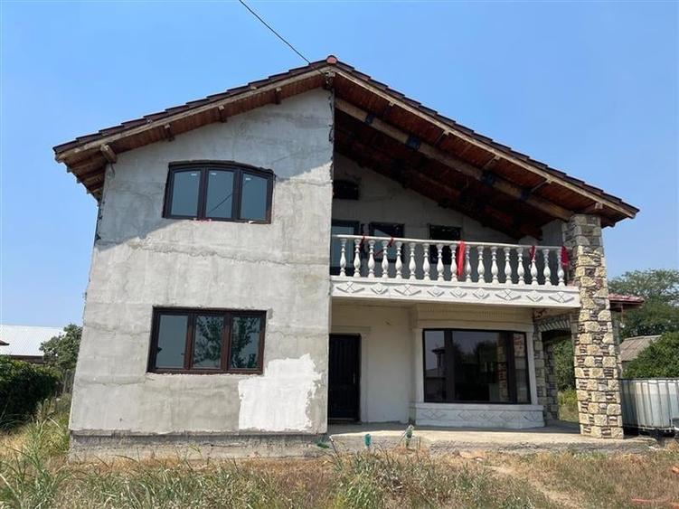 Casă individuală cu 4 camere cu Teren 2029 Mp în Cataloi