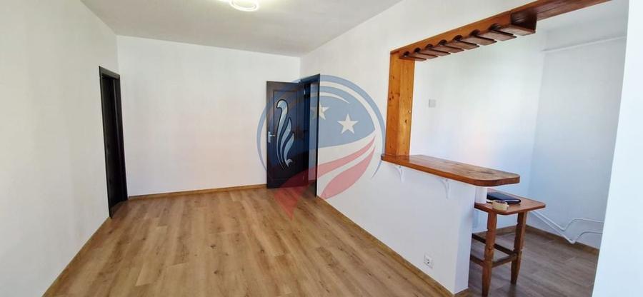 Apartament cu 3 camere semidecomandat în Central