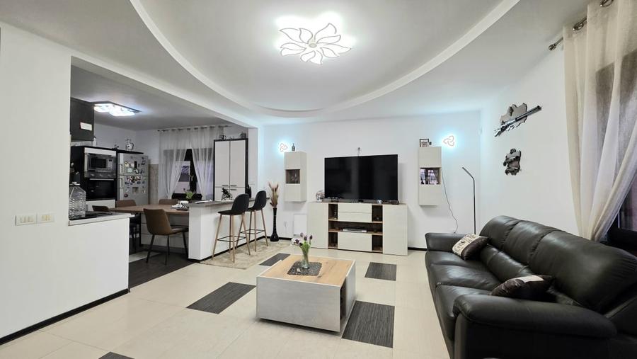 Casă individuală cu 6 camere cu Garaj în Mamaia-Sat
