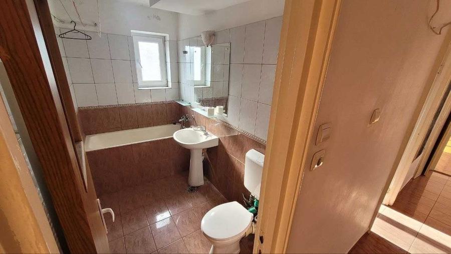 Casă cu 2 camere decomandat în Central