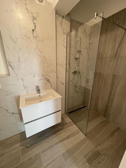 Apartament cu 3 camere decomandat în Aradului