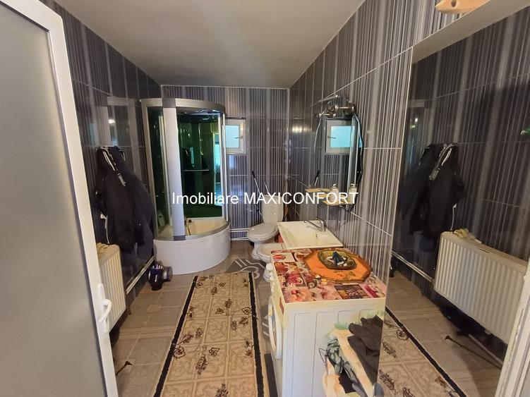 Casă cu 5 camere cu Teren 180 Mp în Lacu Dulce