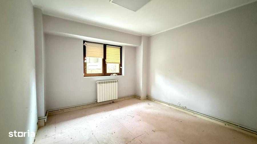 Apartament cu 4 camere în Decebal