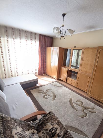 Apartament cu 3 camere decomandat în Între Lacuri