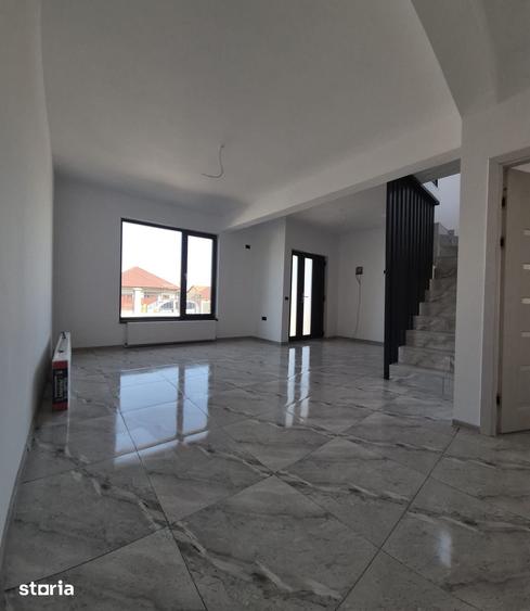 Casă cu 5 camere cu Teren 200 Mp în Lumina