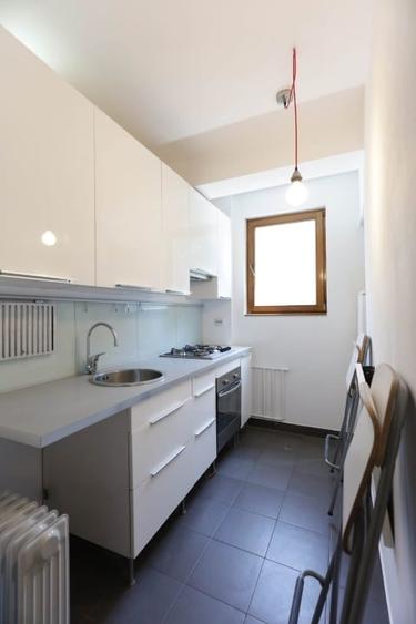 Apartament cu 2 camere semidecomandat în Barbu Văcărescu