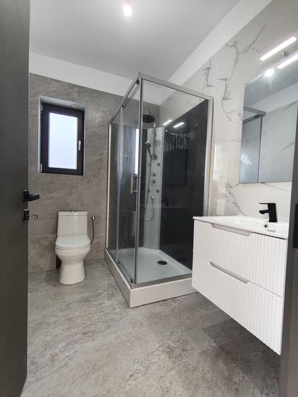 Casă individuală cu 4 camere cu Canalizare în Gulia
