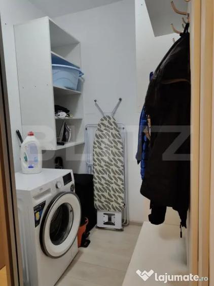 Apartament cu 4 camere semidecomandat în Tractorul