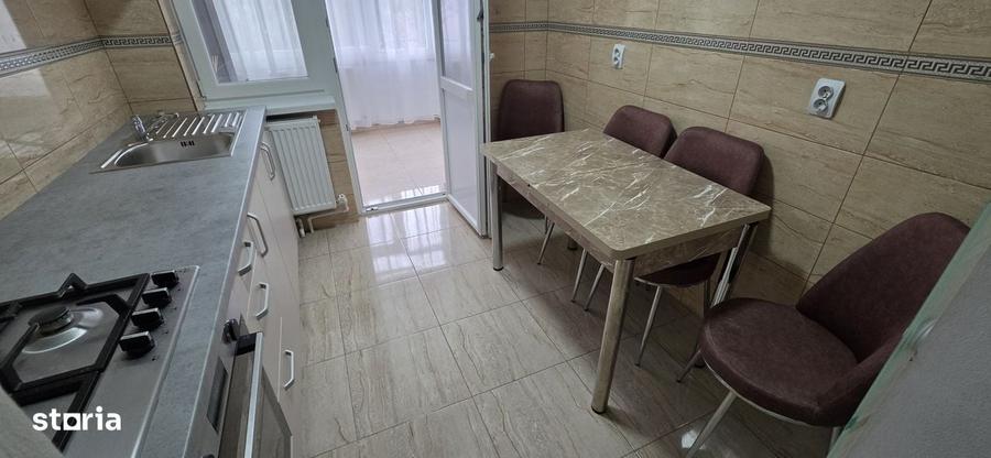 Apartament cu 3 camere semidecomandat în Central