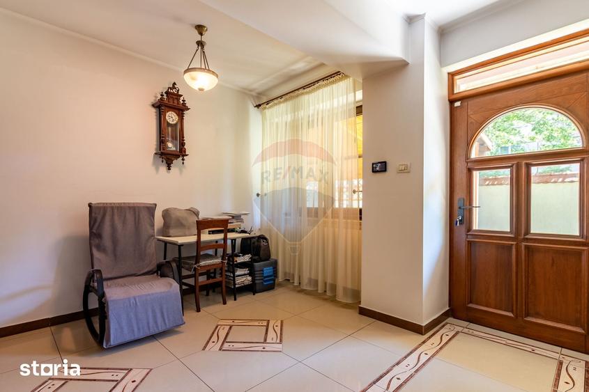 Casă cu 6 camere cu Teren 490 Mp în Giurgiului