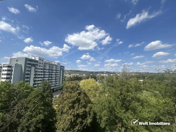 Apartament cu 4 camere decomandat în Plopilor