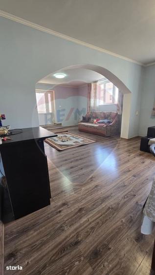 Casă cu 5 camere cu Teren 1375 Mp în Dârlos