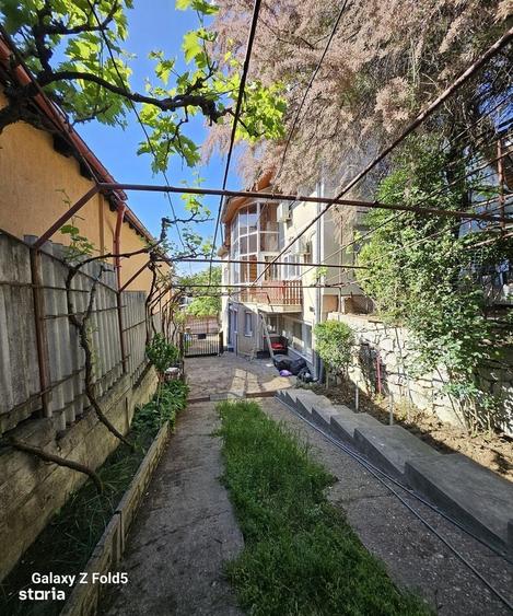 Casă cu 4 camere cu Teren 989 Mp în Central