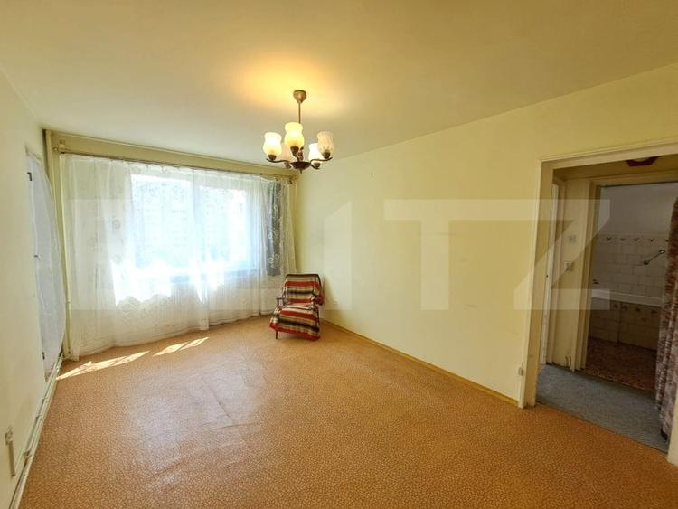 Apartament cu 3 camere semidecomandat în Griviței
