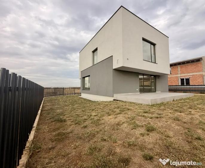 Casă cu 4 camere cu Teren 610 Mp în Giarmata