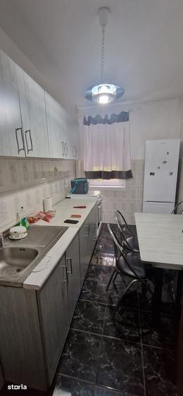 Apartament cu 3 camere decomandat în Complex Studențesc