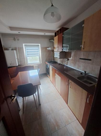 Apartament cu 2 camere semidecomandat în Craiovița Nouă
