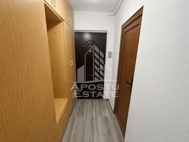 Apartament cu 2 camere semidecomandat, mobilat în Soarelui