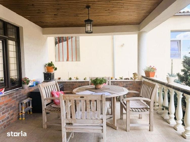 Casă cu 5 camere cu Teren 2335 Mp în Central