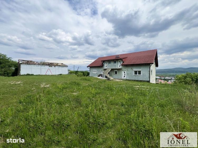 Casă cu 4 camere în Teiu