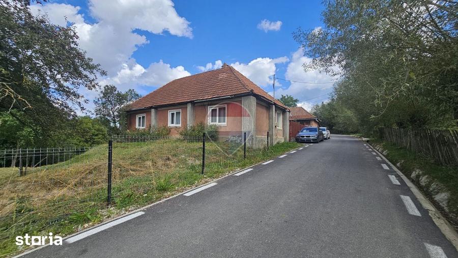 Casă cu 4 camere cu Teren 4840 Mp în Bran